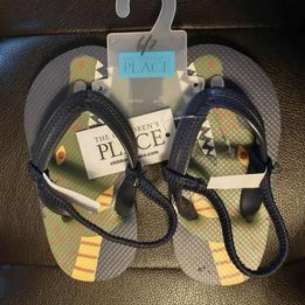Children's Place toddler boy flip flop sandals khaki brown size 6/7